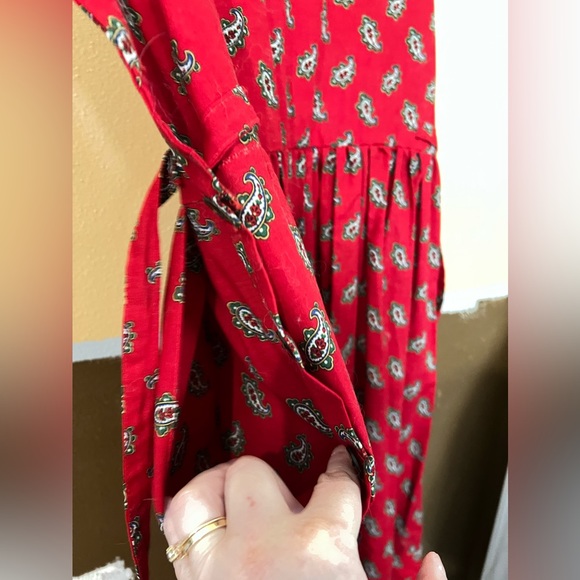 Vera Bradley jumper and jacket set. Red paisley quilted jacket with border trim. - Picture 14 of 15